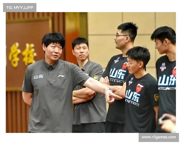 终场哨响,山东男排队员相拥庆祝队史全运会首冠 终场哨响,山东男排队员相拥庆祝队史全运会首冠